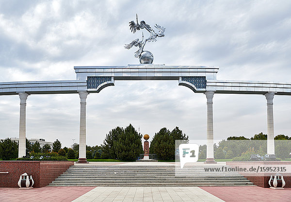 Ezgulik-Bogen  Mustaqillik Maydoni  Taschkent  Usbeskistan  Zentralasien  Asien