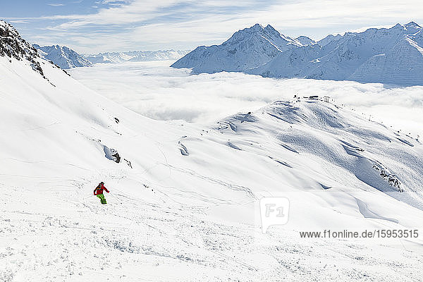 Österreich  Vorarlberg  Mannskifahren im Arlbergmassiv