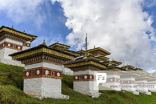Blick auf Chorten  Bhutan