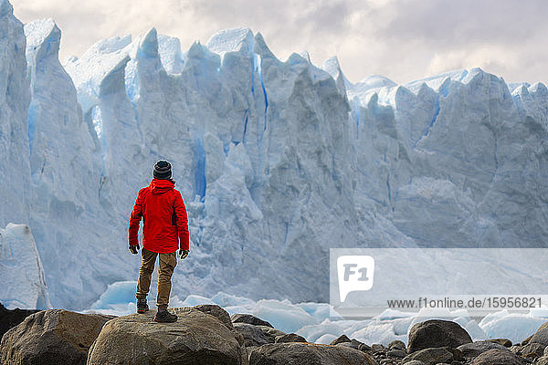 Man in front of Perito Moreno Glacier  El Calafate  Los Glaciares National Park  Patagonia  Argentina