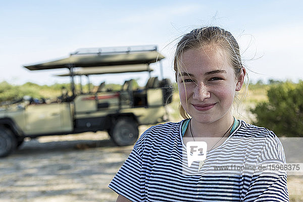 Lächelndes zwölfjähriges Mädchen  Moremi-Reservat  Botswana