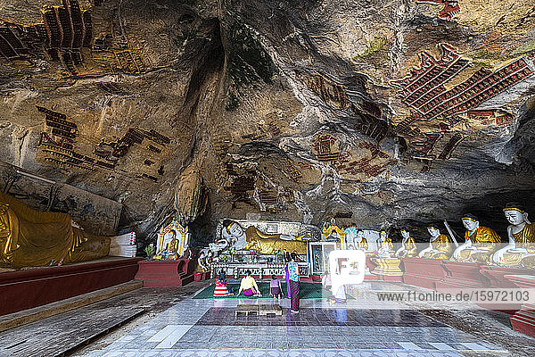 Höhle gefüllt mit Buddhas  Kawgun-Höhle  Hpa-An  Kayin-Staat  Myanmar (Burma)  Asien