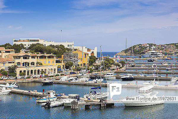 Blick auf Marina  Porto Cervo  Costa Smeralda  Provinz Sassari  Sardinien  Italien  Mittelmeer  Europa