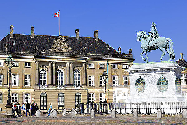 Statue von Frederik V  Amalienborg-Palast  Kopenhagen  Seeland  Dänemark  Skandinavien  Europa