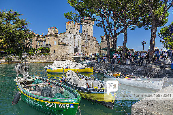 View of boats and Castello di Sirmione on a sunny day  Sirmione  Lake Garda  Brescia  Lombardy  Italian Lakes  Italy  Europe
