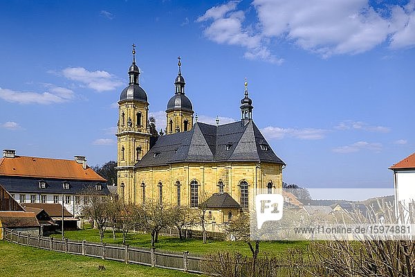 Gößweinstein mit Wallfahrtskirche zur Heiligen Dreifaltigkeit  Fränkische Schweiz  Oberfranken  Franken  Bayern  Deutschland  Europa
