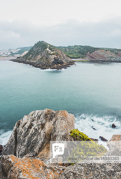 Felsige Küstenlinie  Peniche  Portugal