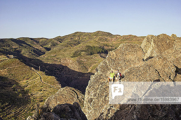 Spain  Canary Islands  La Gomera  Two hikers resting on ridge of Table Mountain