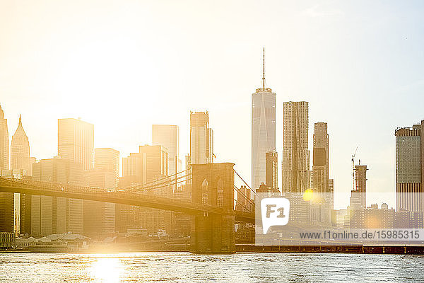 USA  New York  New York City  Setting sun illuminating Brooklyn Bridge and Manhattan skyline
