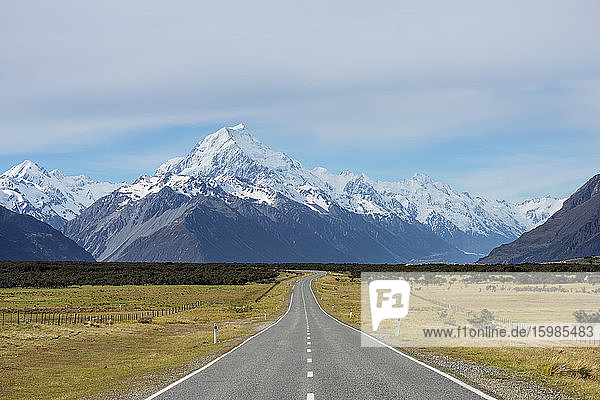 New Zealand  Canterbury  Empty highway leading to Mount Cook