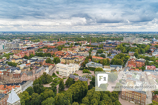Schweden  Schonen  Lund  Luftaufnahme der historischen Altstadt mit klarer Horizontlinie im Hintergrund