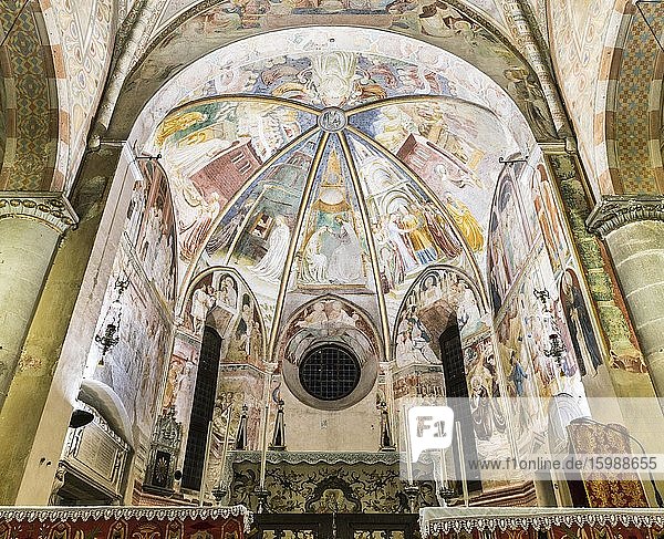 Chor mit Szenen aus dem Marienleben  Fresken von Masolino da Panicale  1435  Gotik  Collegiata dei Santi Stefano e Lorenzo  Castiglione Olona  Provinz Varese  Lombardei  Italien  Europa