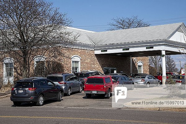 Maplewood Minnesota. When the governor announced to be sheltered in people rush to the bank to draw out money causing a huge backup and long lines.