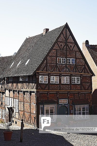 Historisches zweigeschossiges Fachwerkhaus von 1632  Altstadt von Mölln  Schleswig-Holstein  Deutschland  Europa