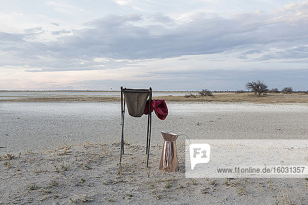Waschbecken  Kalahari-Wüste  Makgadikgadi-Salzpfannen  Botswana