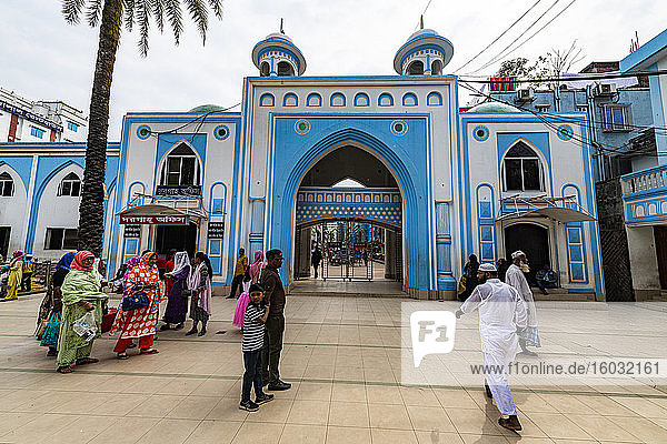 Eingang zur Hazrat Shah Jalal Moschee und Grab  Sylhet  Bangladesch  Asien