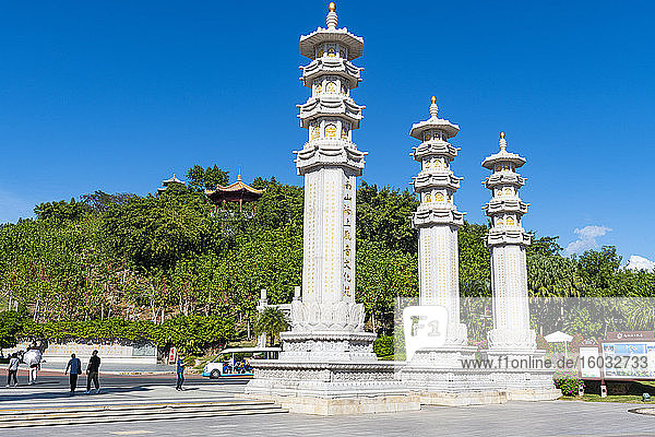 Riesige Säulen  Nanshan-Tempel  Sanya  Hainan  China  Asien