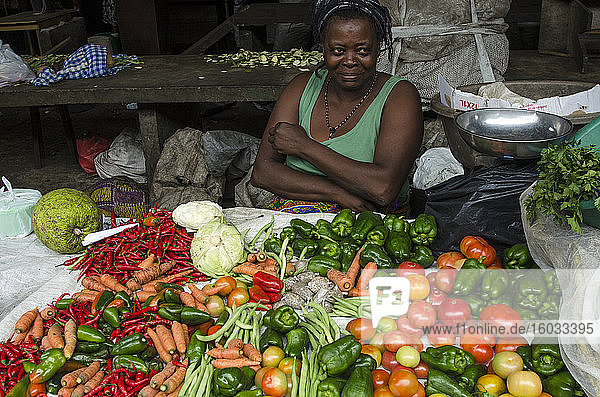 Gemüse zum Verkauf auf dem Markt von São Tomé  São Tomé und Príncipe  Afrika
