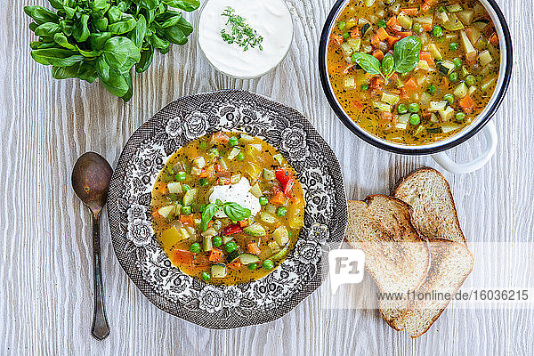 Vegetable soup a la minestrone