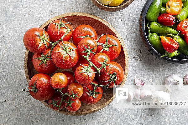 Tomaten  Chilischoten und Knoblauch