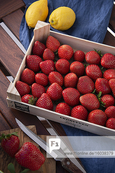 Frische Erdbeeren in Spankiste