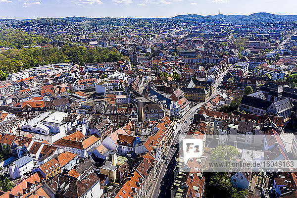 Deutschland  Bayern  Aschaffenburg  Blick aus dem Hubschrauber auf die Stadt im Sommer