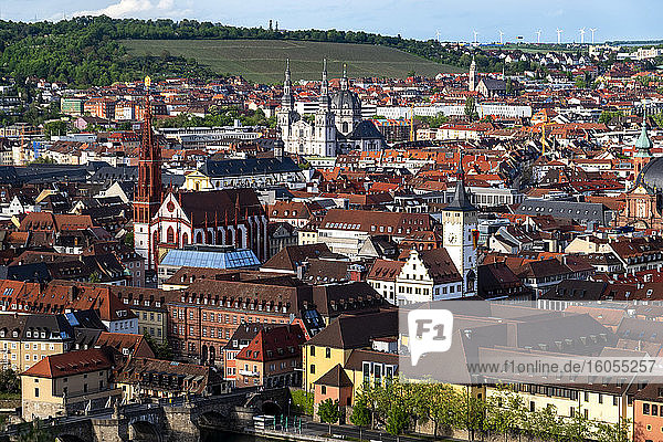 Deutschland  Franken  Bayern  Würzburg  Blick auf die Altstadt von der Festung Marienberg