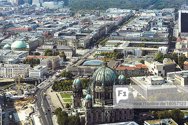Deutschland  Berlin  Luftaufnahme des Berliner Doms und umliegender Gebäude