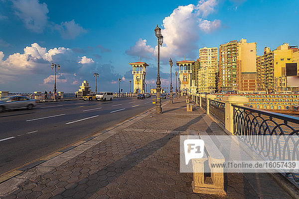 Ägypten  Alexandria  Stanley-Brücke bei Sonnenuntergang