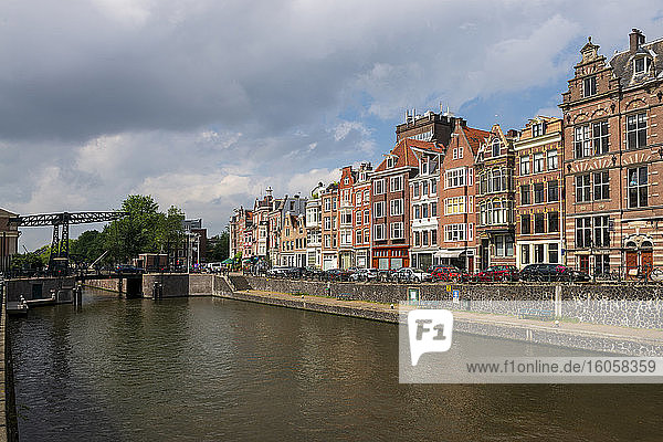 Niederlande  Provinz Nordholland  Amsterdam  Altstadthaus am Schippersgracht-Kanal