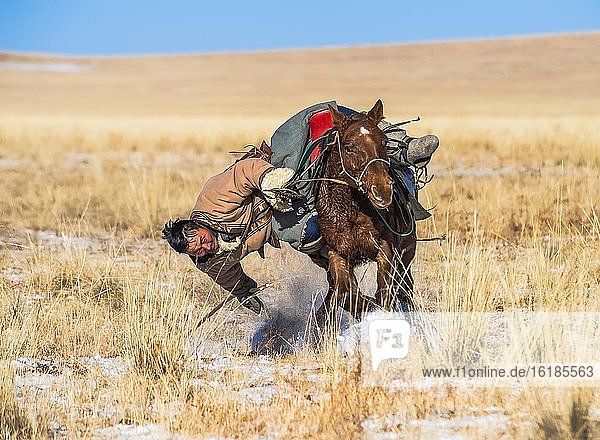 Traditioneller mongolischer Reiter  Dornod aimag  Mongolei  Asien