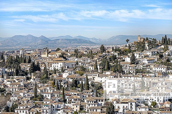 Ausblick von der Alhambra auf Stadtviertel Albayzín  Granada  UNESCO Weltkulturerbe  Andalusien  Spanien  Europa