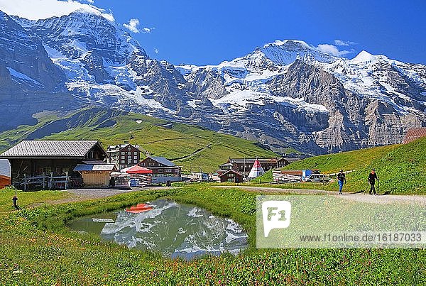 Kleine Scheidegg vor Mönch und Jungfrau-Massif  UNESCO-Weltnaturerbe  Wengen  Jungfrau-Region  Berner Alpen  Berner Oberland  Kanton Bern  Schweiz  Europa