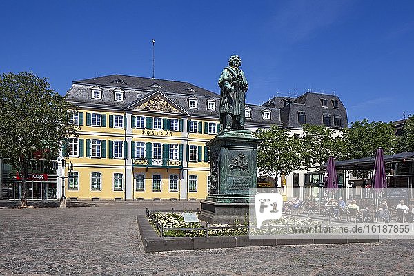Beethoven Monument and Main Post Office  Former Fürstenbergisches Palais on Münsterplatz  Bonn  North Rhine-Westphalia  Germany  Europe