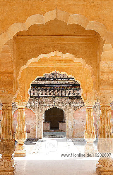 Korridor im Amer Fort  Rajasthan  Indien