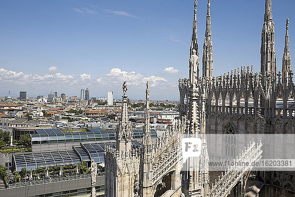 Mailänder Dom und Stadtbild  Mailand  Lombardei  Italien