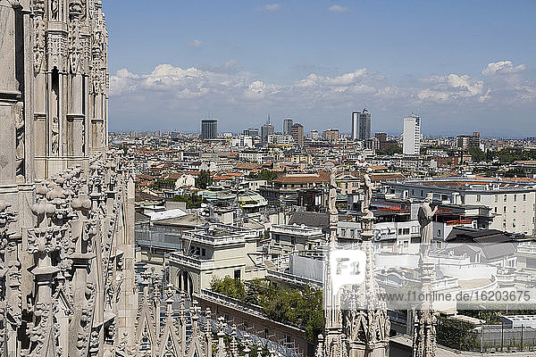 Mailänder Stadtbild vom Dom aus  Mailand  Lombardei  Italien