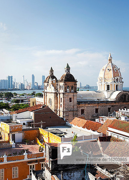 Kathedrale über den Dächern von Cartagena