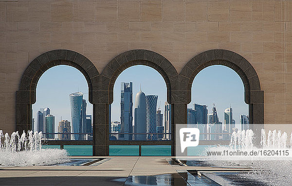 Skyline vom Museum für Islamische Kunst  Doha  Katar
