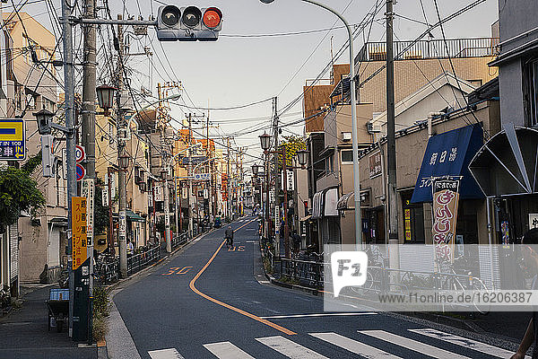 Straßenansicht des Bezirks Bunkyo in Tokio  Japan