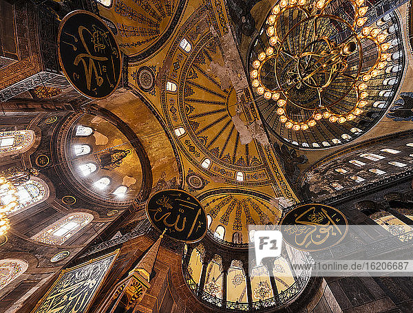 Interior of Hagia Sophia (Aya Sofya), Sultanahmet, Istanbul, Turkey