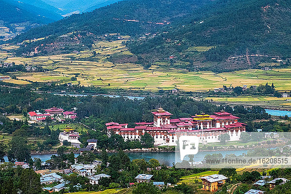 Punakha Dzong  the second largest and second oldest dzong in Bhutan  Punakha  Bhutan  Asia