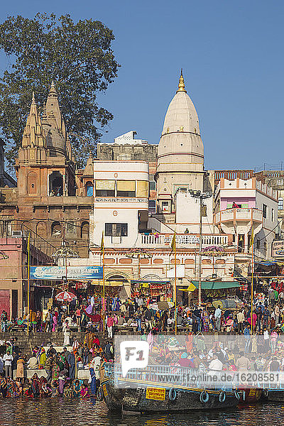 Dashashwamedh Ghat  das wichtigste Ghat am Ganges  Varanasi  Uttar Pradesh  Indien  Asien