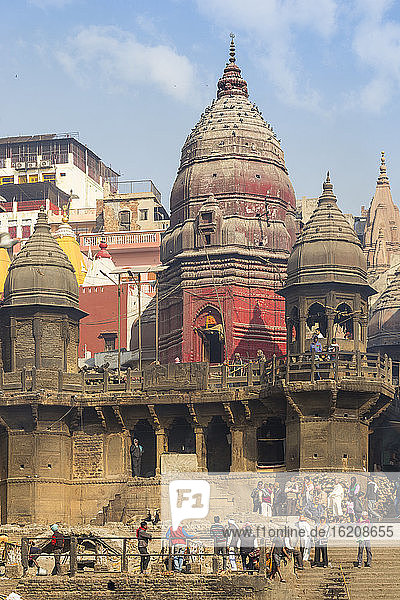 Manikarnika Ghat  die wichtigste brennende (Einäscherungs-)Ghat  Varanasi  Uttar Pradesh  Indien  Asien