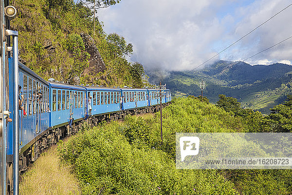 Zug von Kandy nach Badulla  Nuwara Eliya  Zentralprovinz  Sri Lanka  Asien