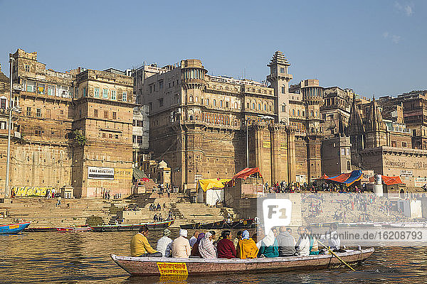 Blick auf das Brijrama Palace Hotel in Darbanga Ghat  Varanasi  Uttar Pradesh  Indien  Asien