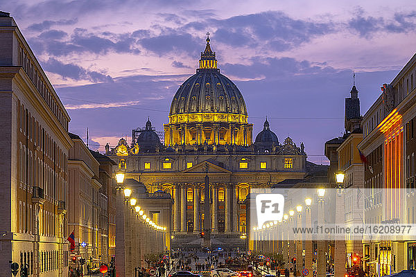 St. Peter's Basilica  UNESCO World Heritage Site  The Vatican  Rome  Lazio  Italy  Europe