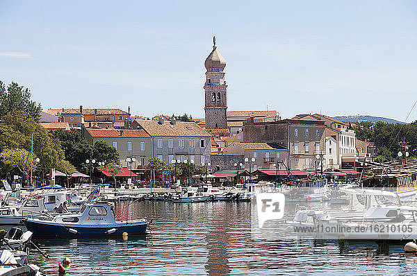 Kroatien  Krk  Blick auf den Hafen