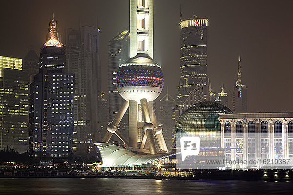 China  Shanghai  Orientalischer Perlenfernsehturm