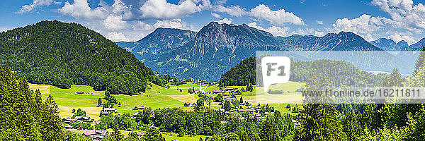 Germany  Bavaria  Tiefenbach  Countryside village in Allgau Alps with Entschenkopf  Rubihorn and Schattenberg in background